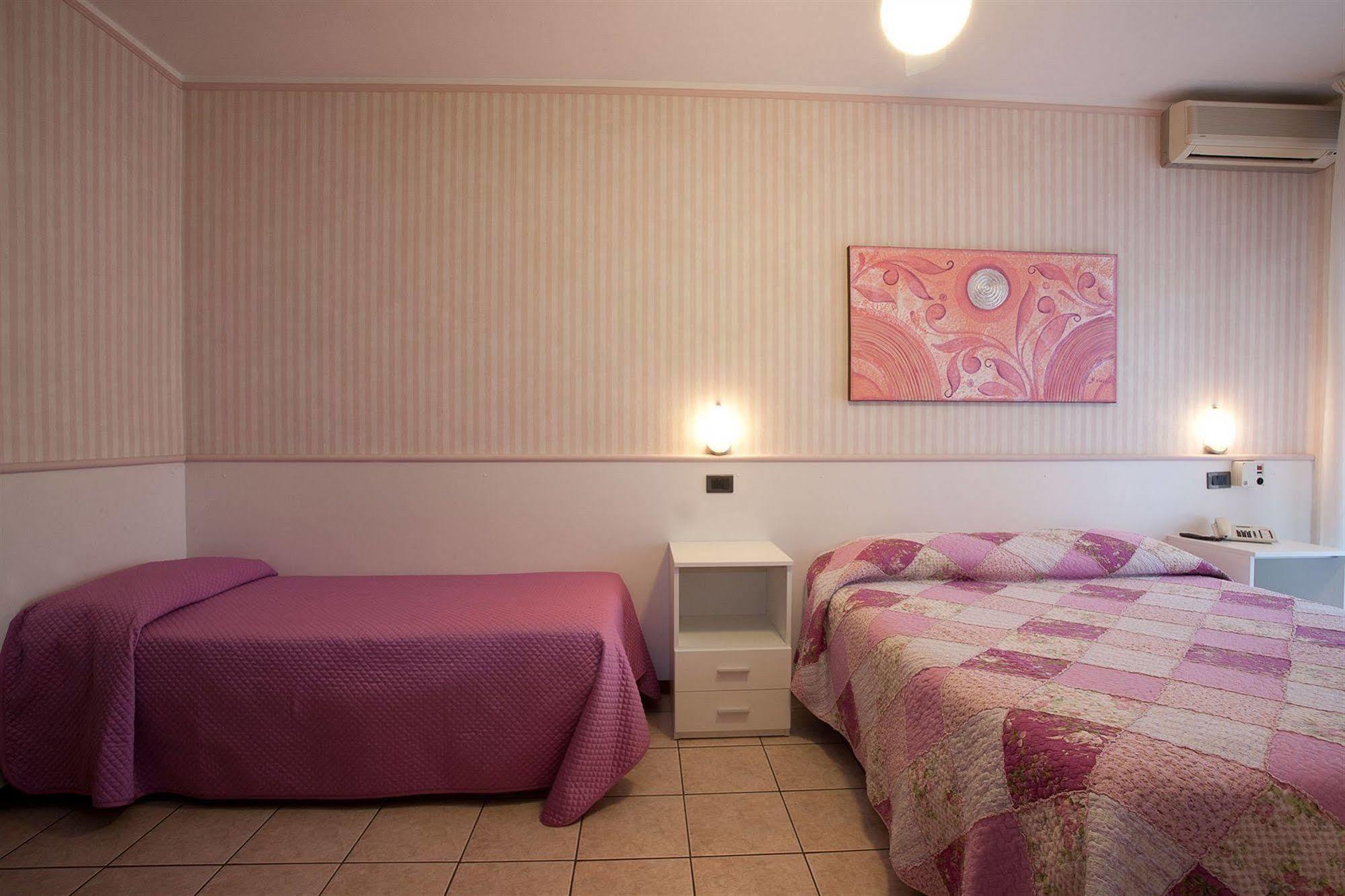 Hotel Fiorella Sirmione Exteriör bild